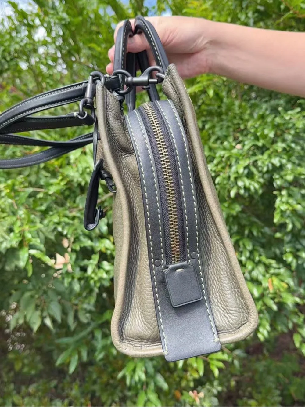 Coach Pebbled Leather Rogue Bag 30 （38124）